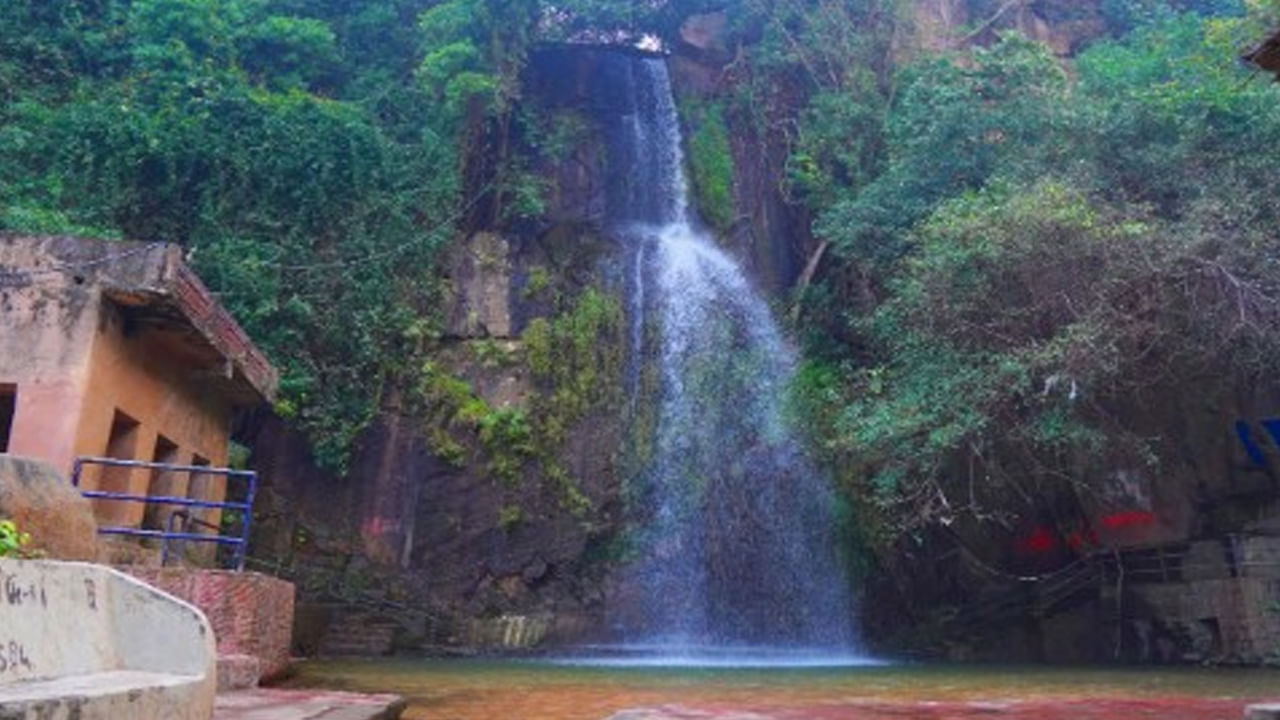 Kakolat Waterfall: ప్రకృతి అందాలకు నెలవు ఈ జలపాతం.. కృష్ణుడు తన రాణులతో కలిసి స్నానం చేసేవాడట..