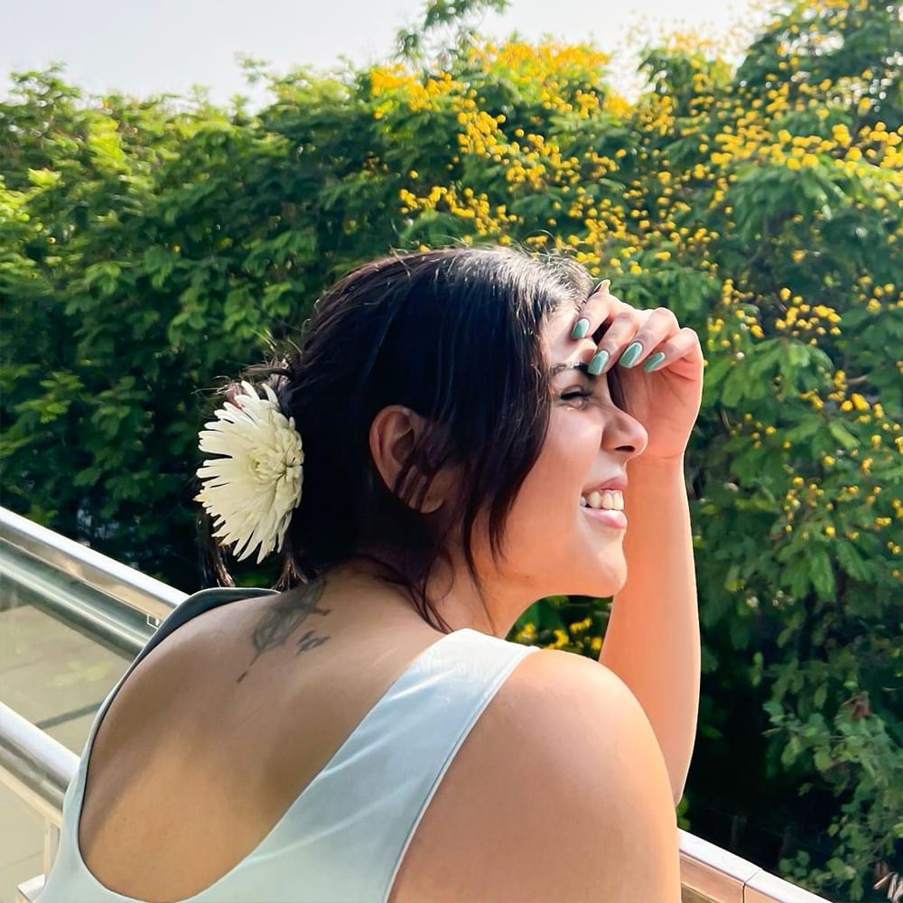 ఈ ముద్దుగుమ్మ అక్కినేని అఖిల్ హీరోగా నటించిన హలో సినిమాతో తెలుగు ప్రేక్షకులకు పరిచయం అయ్యింది. ఈ సినిమా నిరాశపరిచింది కానీ.. కళ్యాణి తన నటనతో, అందంతో ఆకట్టుకుంది. హలో సినిమా తర్వాత సాయి ధరమ్ తేజ్ చిత్రలహరి సినిమాతో ఆకట్టుకుంది.