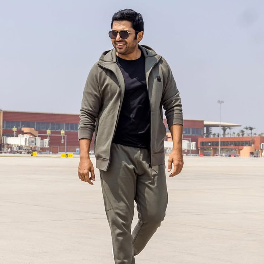 నివేదికల ప్రకారం కార్తీ ఆస్తులు రూ.100 కోట్లు ఉంటుందని అంచనా. సినిమాలు, బ్రాండ్ ఎండార్స్‌మెంట్‌లు, ప్రమోషన్ల నుండి సంవత్సరానికి దాదాపు రూ.18 కోట్లు సంపాదిస్తున్నారు. నెలకు రూ.1 కోటి రాబడుతున్నారట. 