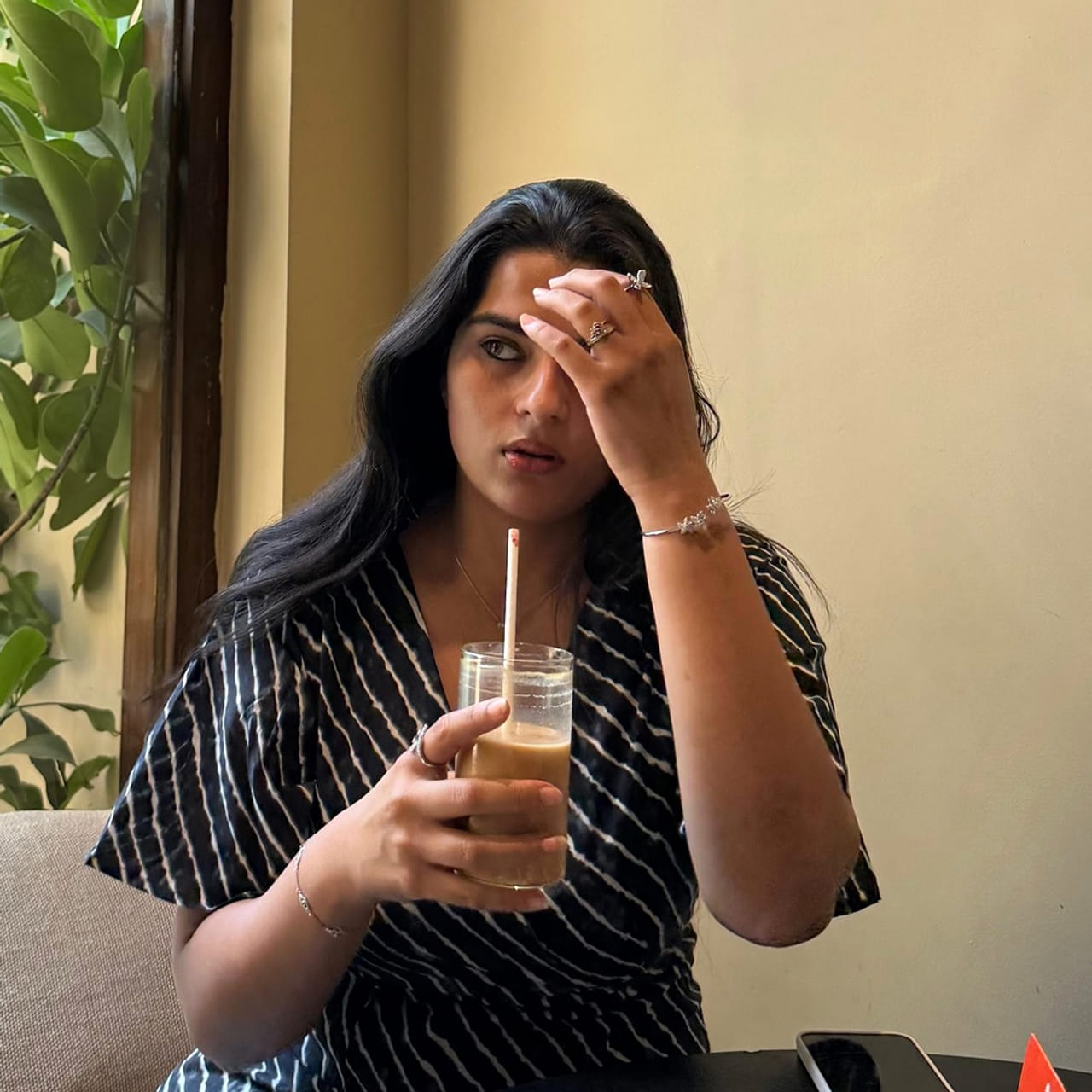 తెలుగులో చాలా మంది చైల్డ్ ఆర్టిస్ట్ లు తమ నటనతో మంచి గుర్తింపు తెచ్చుకున్నారు. పదుల సంఖ్యలో చైల్డ్ ఆర్టిస్ట్లుగా చేసి ఇప్పుడు హీరో, హీరోయిన్స్ గా మారిన వారు చాలా మంది ఉన్నారు. వారిలో ఈ ముద్దుగుమ్మ ఒకరు ఆమె కావ్య కళ్యాణ్ రామ్.