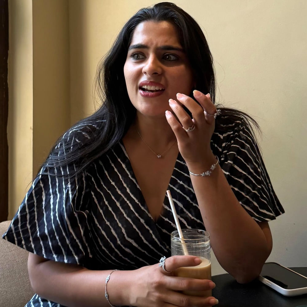 ఈ చిన్నది చైల్డ్ ఆర్టిస్ట్ గా ఎన్నో సినిమాల్లో నటించి ఆకట్టుకుంది. గంగోత్రి సినిమాతో చైల్డ్ ఆర్టిస్ట్ గా మంచి గుర్తింపు తెచ్చుకుంది ఈ అమ్మడు. ఇక ఇప్పుడు హీరోయిన్ గా మారి సినిమాలు చేస్తుంది. తన అందంతో ప్రేక్షకులను కవ్విస్తుంది ఈ చిన్నది.