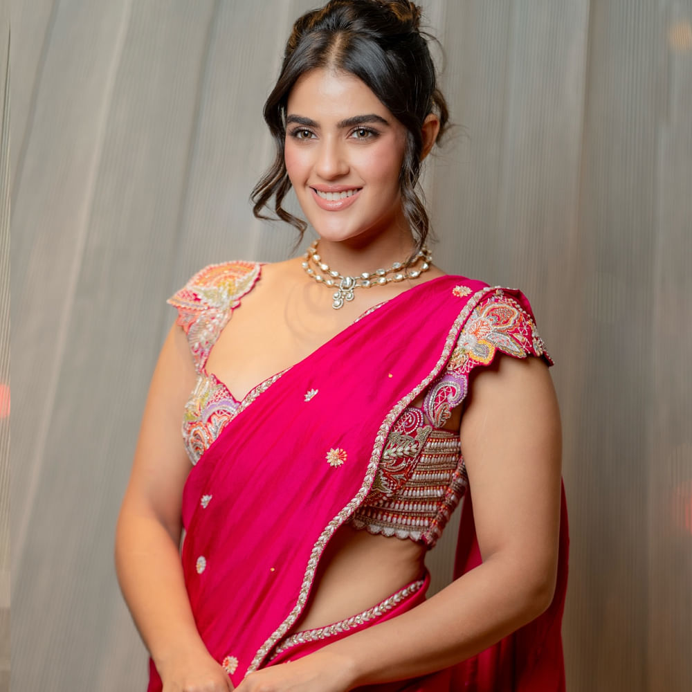అయితే కావ్య నటించిన చిత్రాలన్ని డిజాస్టర్స్ కావడంతో నెమ్మదిగా ఈ బ్యూటీకి ఆఫర్స్ తగ్గిపోయాయి. ఇప్పుడు ఇండస్ట్రీలో ఈ అమ్మడు సైలెంట్ అయ్యింది. ఈ ఏడాది ఒక్క సినిమా కూడా ప్రకటించలేదు.