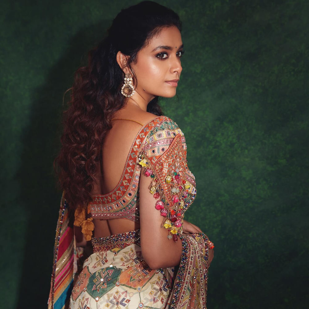 అలాగే ఎక్కువగా బ్లాక్ కాఫీ, రాత్రిళ్లు చపాతీ, పన్నీ, పుట్టగొడుగులతో చేసిన తేలీకపాటి ఆహారం తీసుకున్నట్లు చెప్పుకొచ్చింది. అలాగే నిత్యం సూప్ తీసుకున్నట్లు చెప్పుకొచ్చింది. ప్రస్తుతం ఈ అమ్మడు బాలీవుడ్ పై ఎక్కువగా ఆసక్తి చూపిస్తుంది.