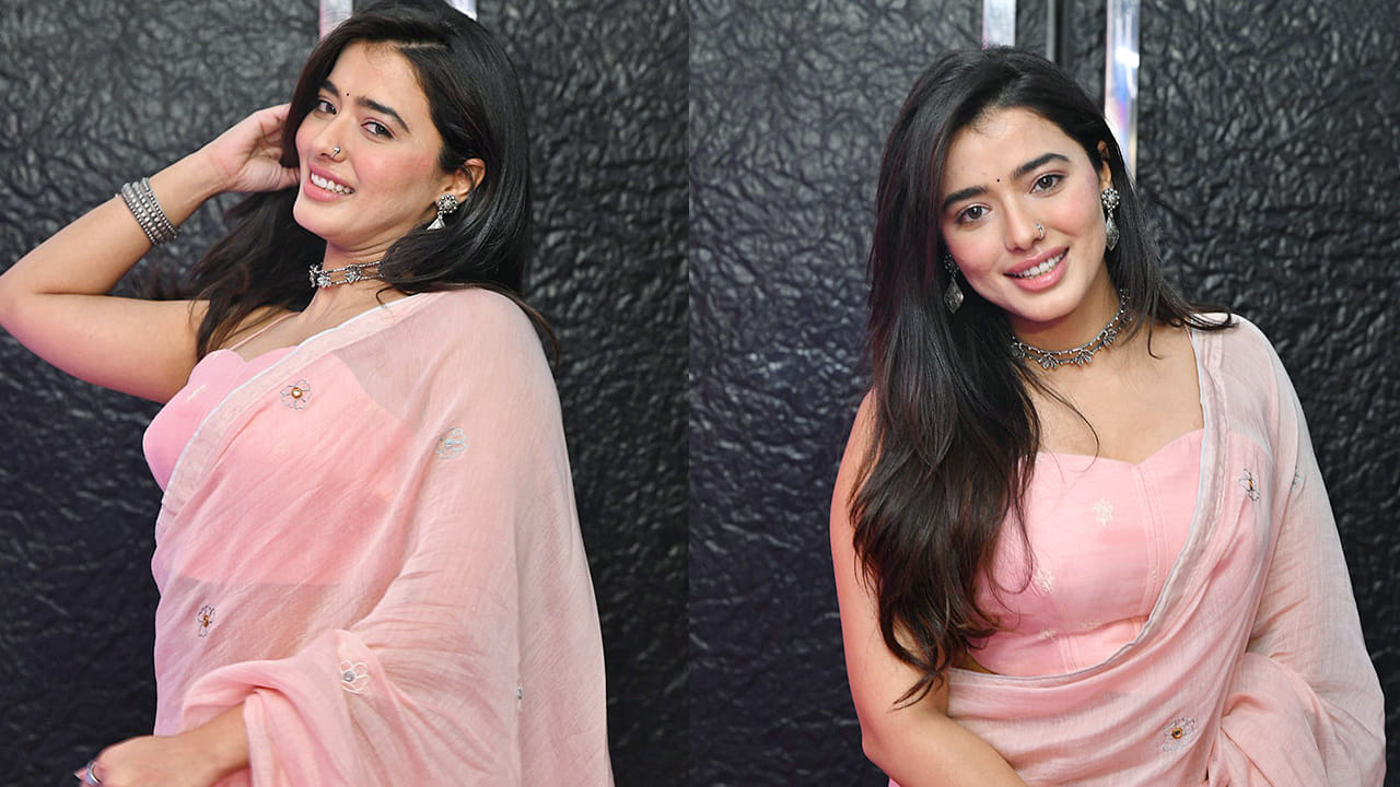 రొమాంటిక్ మూవీ తర్వాత కేతిక లక్ష్య, రంగ రంగ వైభవంగా, సాయిధరమ్ తేజ్, పవన్ కళ్యాణ్ నటించిన బ్రో చిత్రాల్లో నటించింది. కానీ ఈ అమ్మడు నటించిన సినిమాలు మంచి హిట్ అందుకోకపోవడంతో ఈ బ్యూటీకి కూడా అంతగా గుర్తింపు రాలేదనే చెప్పాలి. ఇక రీసెంట్‌గా ఈ అమ్మడు నితిన్ రాబిన్ హుడ్ సినిమాలో అదిదా సర్ప్రైజ్ అంటూ ఓ స్పెషల్ సాంగ్ చేసింది.  ఇందులో తన అందంతోనే కాకుండా డ్యాన్స్‌తో కూడా ప్రేక్షకులను అలరించింది ఈ అందాల చిన్నది.