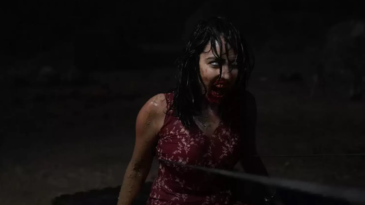 తాజాగా అమెజాన్ ప్రైమ్ వీడియోలో ప్రసారం అవుతున్న హర్రర్-థ్రిల్లర్ సిరీస్ 'ఖౌఫ్'. ఈ కథనం గ్వాలియర్‌కు చెందిన మధు అనే యువతి ఢిల్లీలోని మహిళా హాస్టల్‌కు వెళ్లి, అతీంద్రియ శక్తులు, ఆమె గతంలోని వెంటాడే గాయాలను ఎదుర్కోవడాన్ని అనుసరిస్తుంది. ఈ కథాంశం ద్వారా, లింగ ఆధారిత అణచివేత వంటి కొన్ని సామాజిక నిబంధనలు ఆధారంగా రూపొందింది.