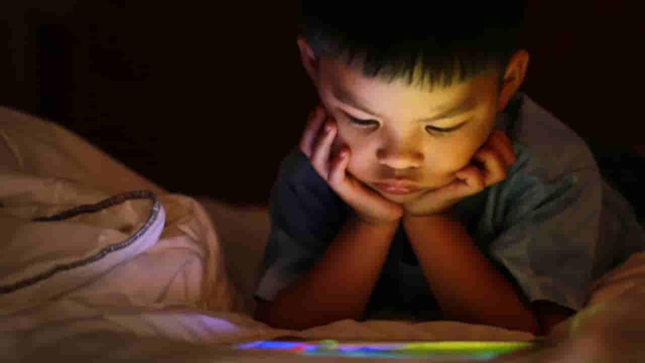 మీ పిల్లలు రోజంతా ఫోన్ చూస్తున్నారా..? వారి భవిష్యత్తు బాగుండాలంటే ఇలా చేయండి