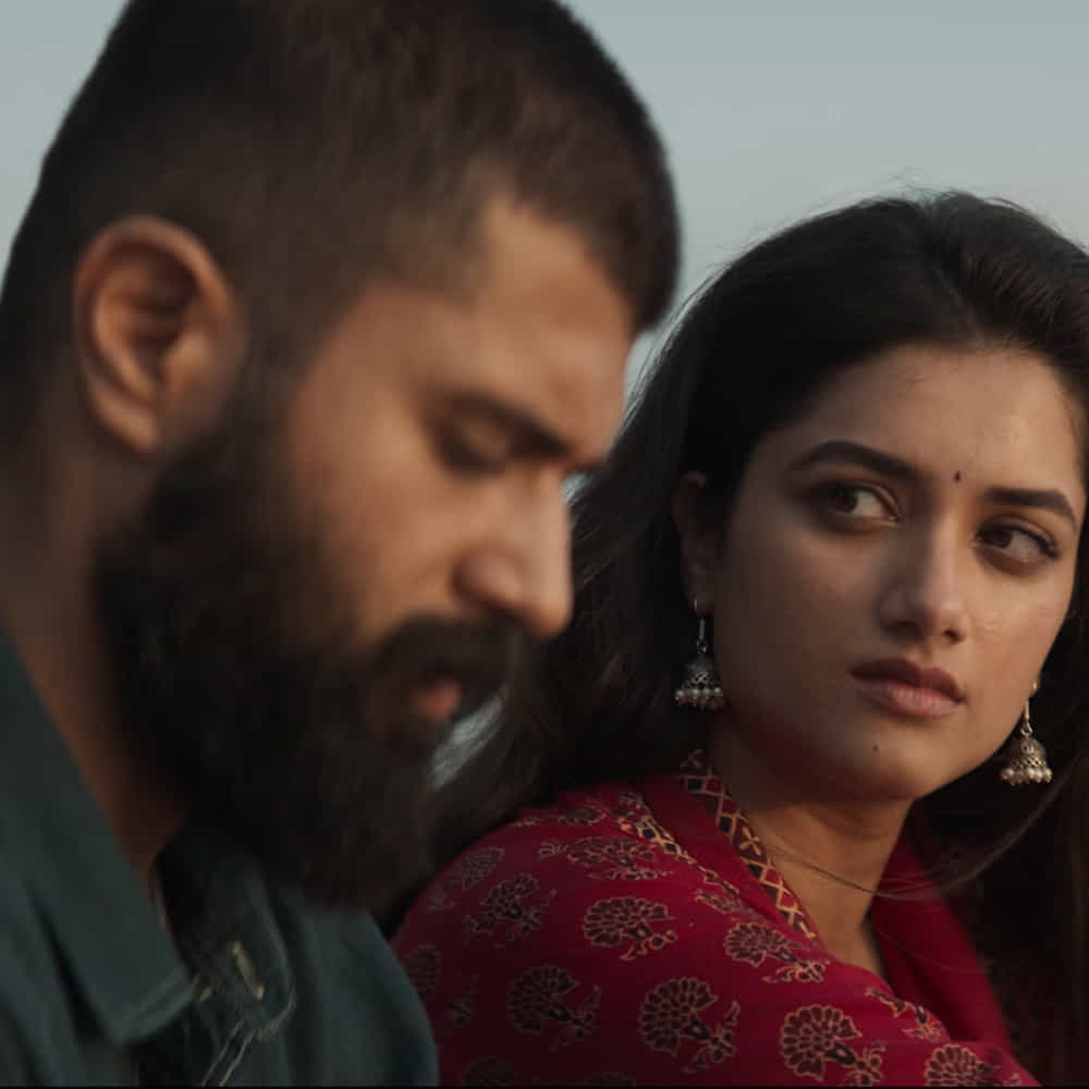 జస్ట్ సాంగ్ మాత్రమే కాదు.. సాంగ్ స్టార్ట్ కావడానికి ముందు తీసుకున్న లీడ్తోనే కావల్సినంత ఇన్ఫో ఇచ్చేశారు మేకర్స్. రఫ్ లుక్లో విజయ్, సీరియస్నెస్ని, రొమాన్స్ ని కలగలుపుతూ భాగ్యశ్రీ కాంబో ఆడియన్స్ ని మెస్మరైజ్ చేస్తోంది.