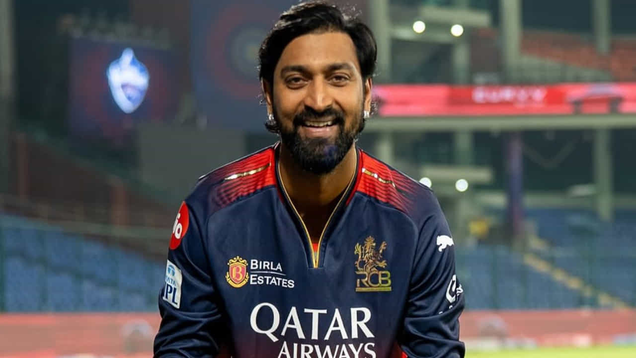 2. కృనాల్ పాండ్య: టీం ఇండియా తరపున పునరాగమనం చేస్తున్న ఆటగాళ్లలో కృనాల్ పాండ్యా పేరు కూడా చేరింది. ఈ సంవత్సరం ఐపీఎల్‌లో కృనాల్ పాండ్యా అద్భుతమైన ఫామ్‌లో ఉన్నాడు. ఈ ఆటగాడు ఇప్పటివరకు ఆడిన 11 మ్యాచ్‌ల్లో 97 పరుగులు చేసి 14 వికెట్లు పడగొట్టాడు. ధీంతో కృనాల్ పాండ్యా టీం ఇండియాకు తిరిగి వస్తాడని చర్చ జరుగుతోంది. అతను చివరిసారిగా 2021 సంవత్సరంలో టీమ్ ఇండియాలో కనిపించాడు.