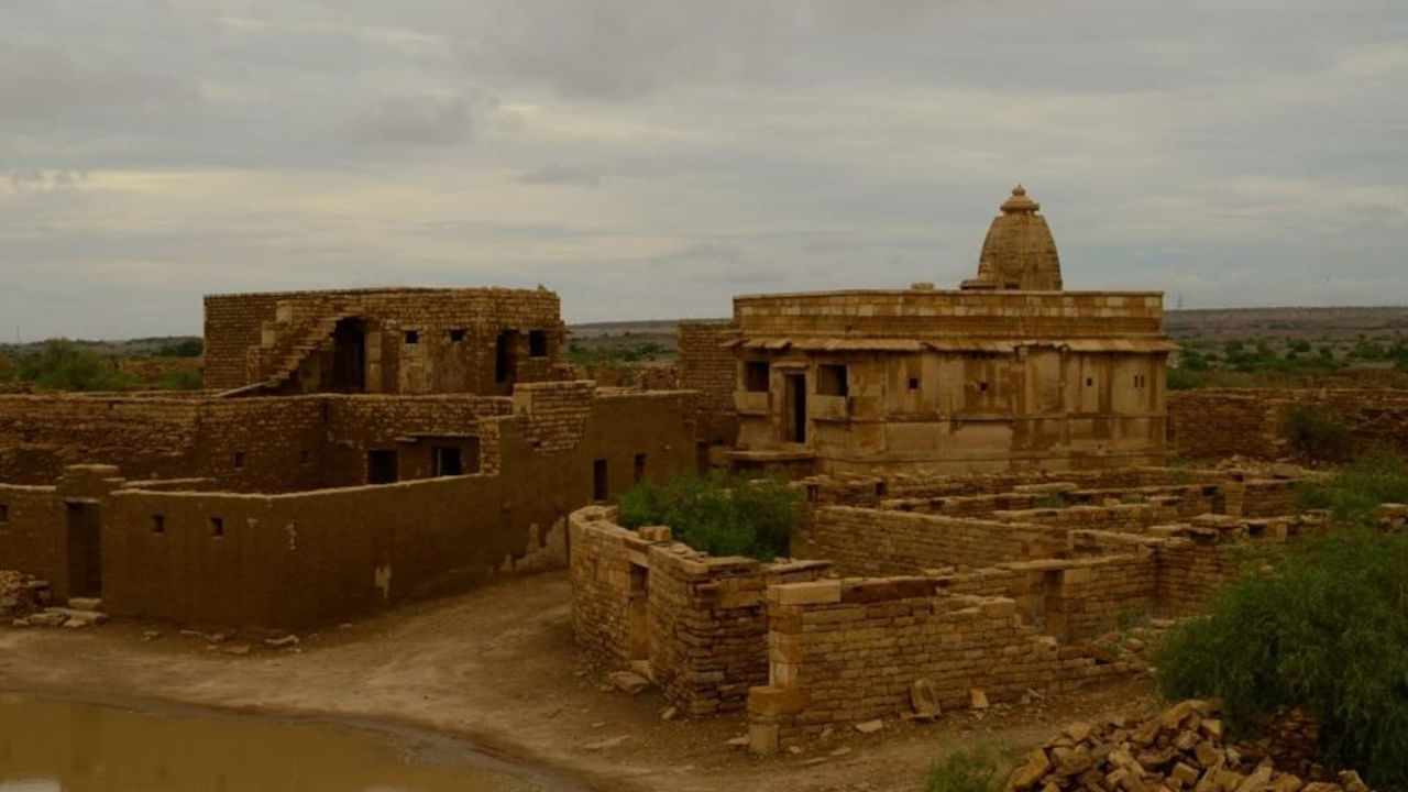 కుల్ధారా గ్రామ అడవి – రాజస్థాన్: శతాబ్దాల క్రితం వెలివేయబడిన కుల్ధారా గ్రామం పొదలతో కూడిన అడవి. ఒక శాపం కారణంగా ఈ గ్రామం ఎలా అయిందని భయానక కథలు ఉన్నాయి. పారానార్మల్ పరిశోధకులు ఇక్కడ వింత అనుభూతులను, ఆకస్మిక ఉష్ణోగ్రత తగ్గుదలను నివేదిస్తారు.