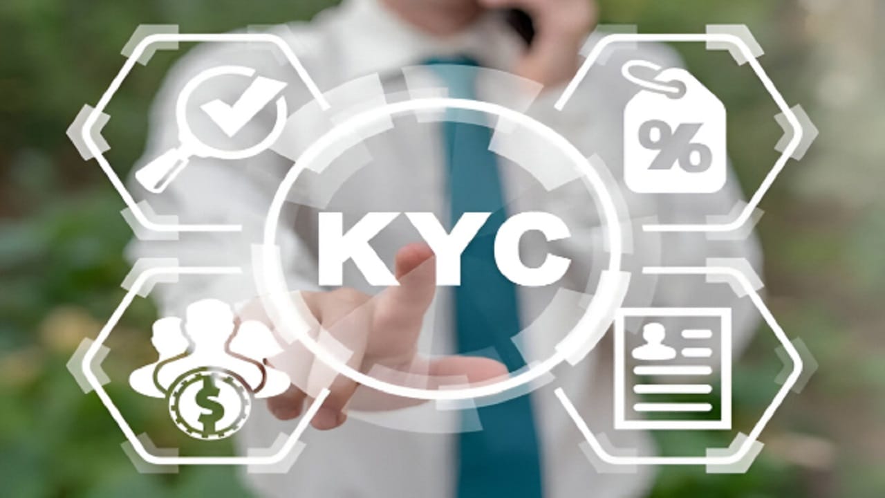 RBI KYC Norms: కేవైసీ విషయంలో ఆర్బీఐ షాకింగ్ నిర్ణయం.. డాక్యుమెంట్స్ సమస్య ఫసక్