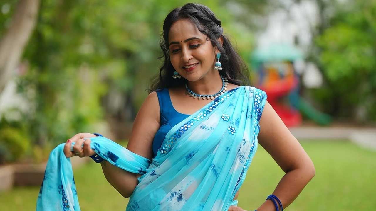 అందాల ముద్దుగుమ్మ లాస్య గురించి ప్రత్యేకంగా చెప్పాల్సిన పని లేదు. ఈ బ్యూటీ తన అందంతో, మాటకారితనంతో ఎంతో మంది మదిని దోచుకుంది. మంచి ఫ్యాన్ బెస్ సొంతం చేసుకుంది. కాగా, ఈ బ్యూటీ గురించి పలు విషయాలు తెలుసుకుందాం.