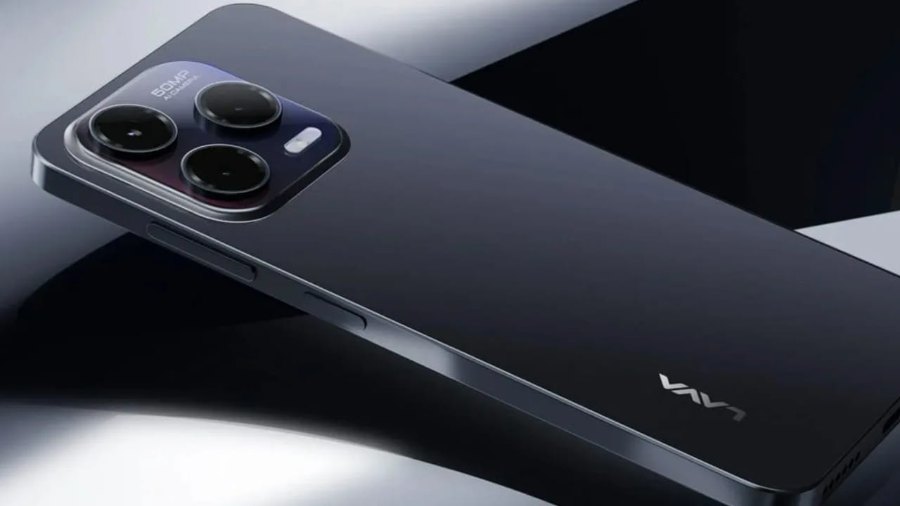 లావా షార్క్ 5G స్పెసిఫికేషన్లు: డిస్‌ప్లే: ఈ ఫోన్ 90 Hz రిఫ్రెష్ రేట్‌తో 6.75 అంగుళాల HD ప్లస్ LCD డిస్‌ప్లేను కలిగి ఉంది. ఇక ప్రాసెసర్ విషయానికొస్తే.. లావా బ్రాండ్ ఈ తాజా ఫోన్ 6nm ప్రాసెస్ ఆధారంగా Unisoc T765 ప్రాసెసర్‌ను ఉపయోగిస్తుంది. ఈ ఫోన్‌లో 4 జీబీ ర్యామ్ ఉన్నప్పటికీ, 4 జీబీ వర్చువల్ ర్యామ్ సహాయంతో ర్యామ్‌ను 8 జీబీకి పెంచవచ్చు. ఈ హ్యాండ్‌సెట్ 64 GB ఇంటర్నల్ స్టోరేజ్‌ని కలిగి ఉంది. దీనిని మైక్రో SD కార్డ్ సహాయంతో 512 GB వరకు విస్తరించవచ్చు.