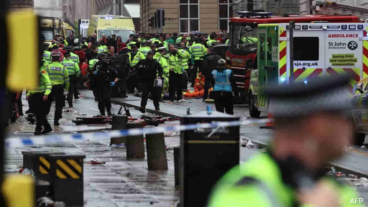 Watch: ఫుట్బాల్ అభిమానుల గుంపులోకి దూసుకెళ్లిన కారు..50 మందికి గాయాలు..