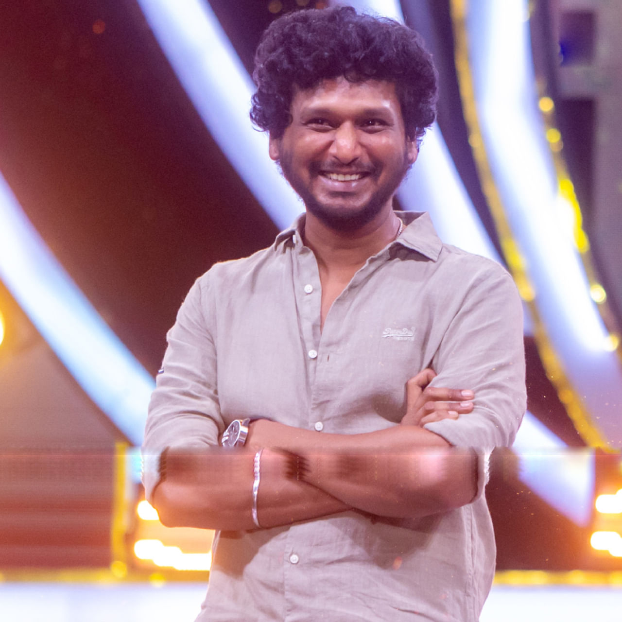 లోకేష్‌ దగ్గర నుంచి గమనించిన వారు మాత్రం.. మీరు ఇప్పుడే దాన్ని గుర్తించారా? ఏదో ఒక రోజు ఆయన ఫుల్‌ మేకప్‌తో కెమెరా ముందుకు వస్తారని మాకు ఎప్పుడో తెలుసు అంటున్నారు.. 