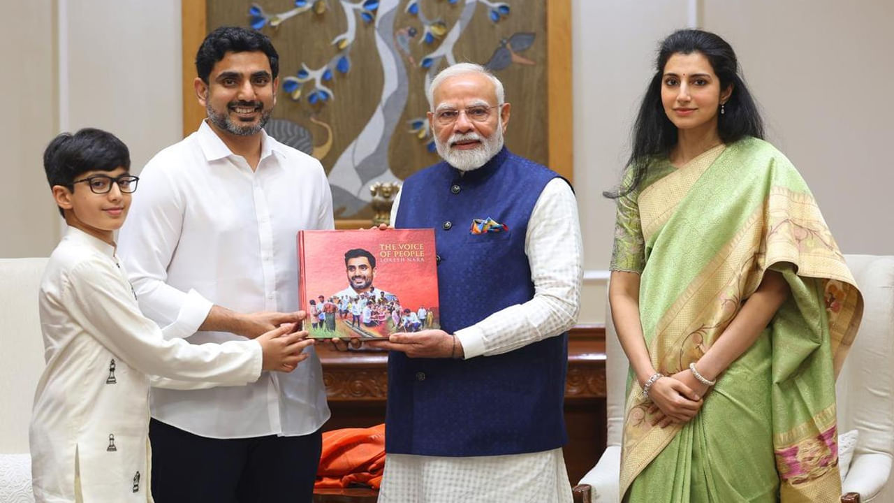 ఈ సందర్భంగా ప్రధాని మోదీ 'యువగళం' కాఫీ టేబుల్ బుక్‌ని ఆవిష్కరించి, మొదటి ప్రతిని అందుకున్నారు. ప్రధానితో జరిగిన ఈ సమావేశం లోకేష్ కుటుంబానికి మరపురాని సంఘటనగా నిలిచిపోతుంది. తన కుటుంబ సభ్యులతో కలిసి మోదీని కలవడం ఎంతో ఆనందంగా ఉందని, సమావేశం ఆహ్లాదకరంగా, ఆప్యాయంగా సాగిందని లోకేష్‌ తెలిపారు.