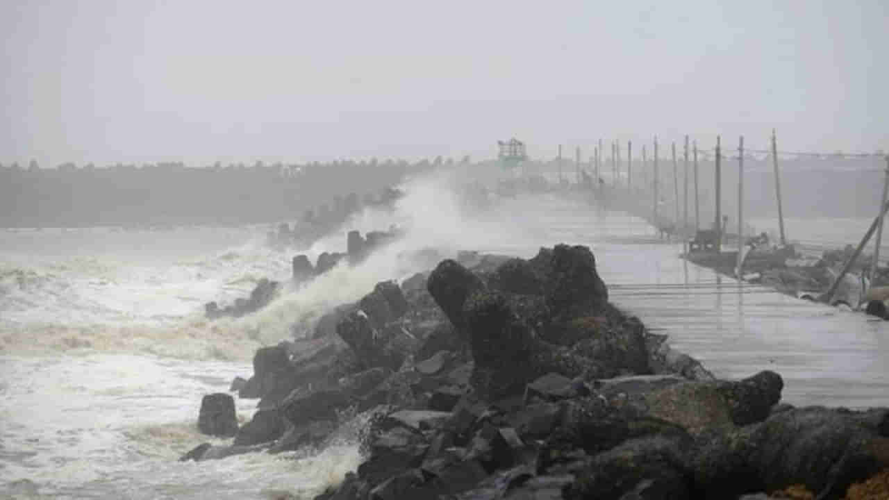ఎండాకాలం పోయినట్టే..! అరేబియా మహా సముద్రంలో అల్పపీడనం.. అతి భారీ వర్షాలు..