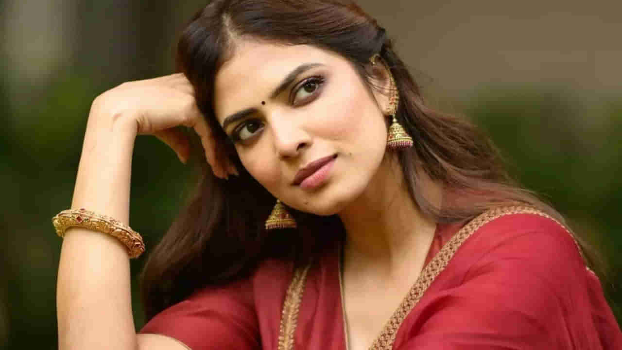 Malavika Mohanan: నన్ను పెళ్లి చేసుకుంటావా.. ? నెటిజన్ రిక్వెస్ట్‏కు రాజాసాబ్ హీరోయిన్ కౌంటర్..