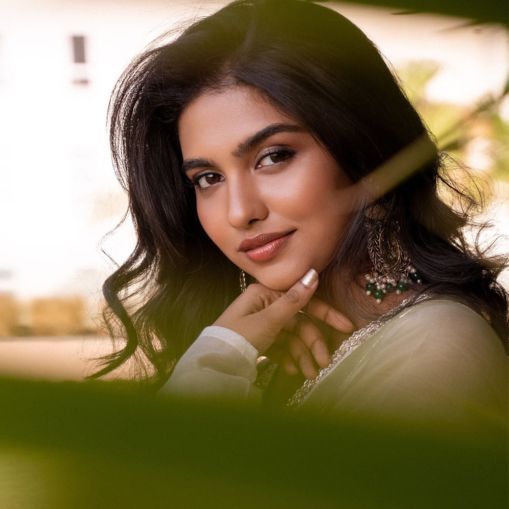 తెలుగులోనూ ఈ సినిమా మంచి విజయాన్ని అందుకుంది. దాంతో ఒక్కసారిగా ఈ చిన్నదాని క్రేజ్ డబుల్ అయ్యింది. దీంతో ఆమెకు తెలుగు నిర్మాతల నుండి ఆఫర్లు వచ్చాయి. ఇప్పటికే ఈ చిన్నదానికి క్రేజీ ఆఫర్స్ వచ్చాయని తెలుస్తుంది. 