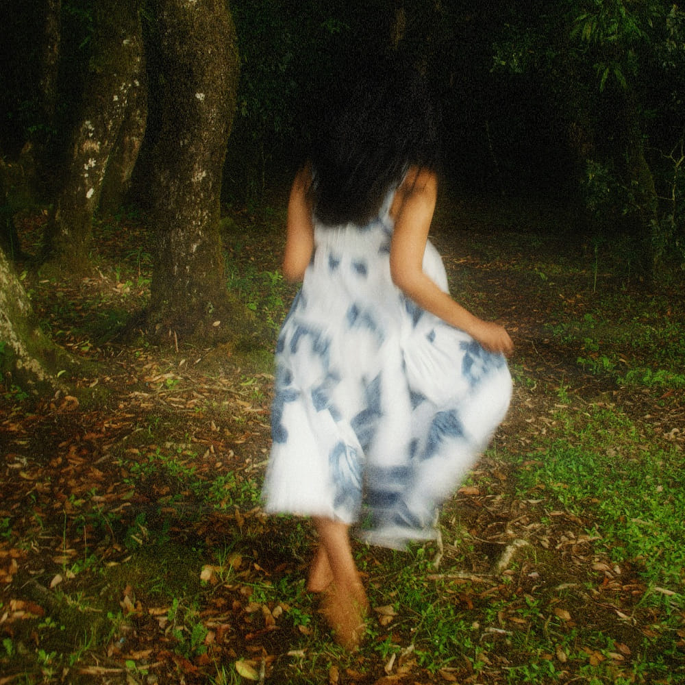 ధనుష్, సూర్య తమిళ చిత్రపరిశ్రమలో బిజీ హీరోలు. ఇద్దరు ఎన్నో సూపర్ హిట్ చిత్రాల్లో నటించి ఇండస్ట్రీలో తమదైన ముద్ర వేశారు. కానీ ఈ ఇద్దరు హీరోల సినిమాల్లో ఇప్పుడు  23 ఏళ్ల కుర్ర హీరోయిన్ నటించేందుకు రెడీ అయినట్లు సమాచారం.