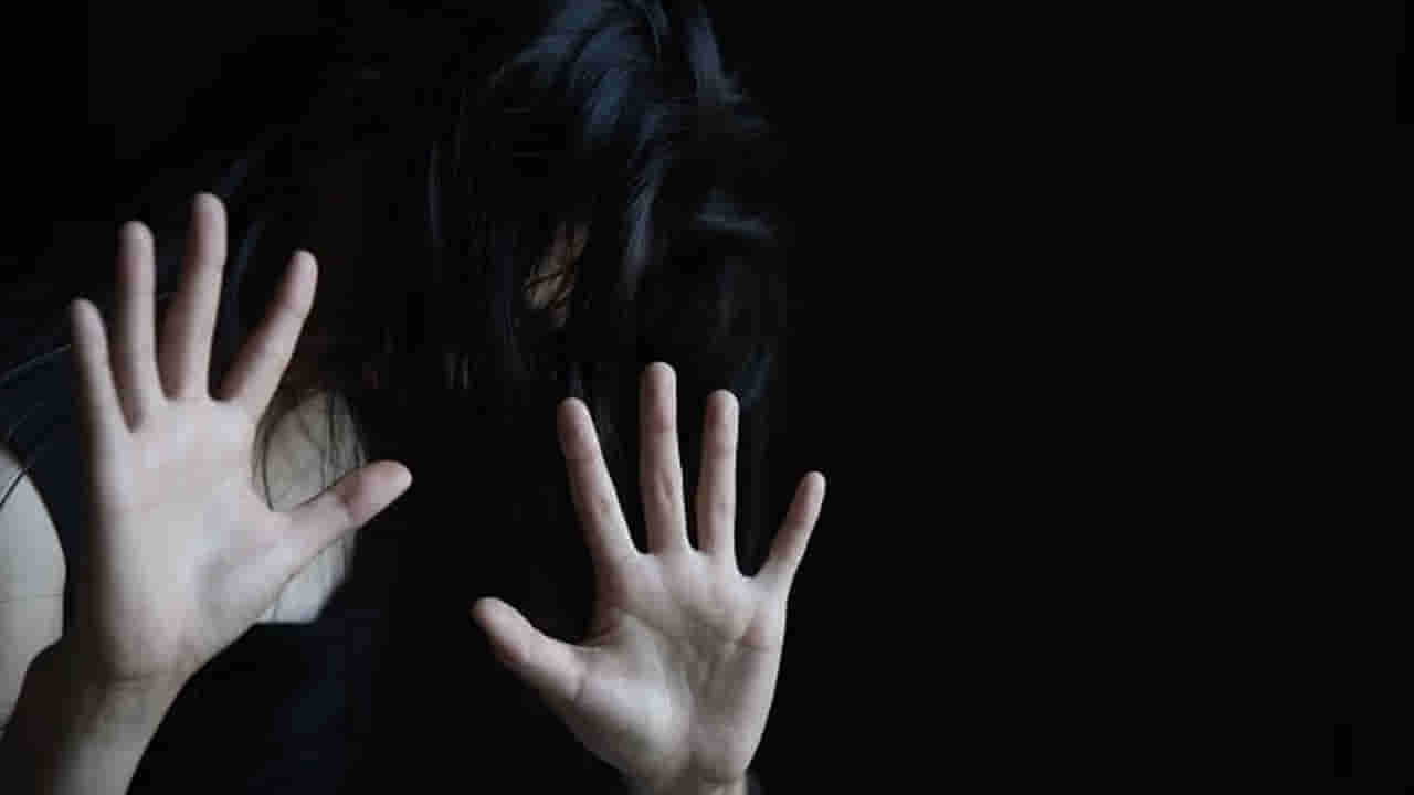 బ్యూటిషీయన్పై యాసిడ్ దాడి.. సౌండ్ తగ్గించమన్నందుకు దారుణం..!