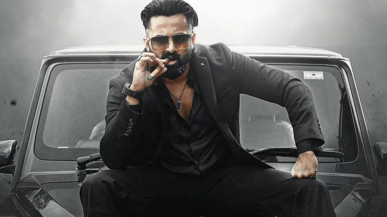 ఇప్పుడు ఈ లిస్ట్లో చేరేందుకు రెడీ అవుతున్నారు ఉన్నిముకుందన్. మార్క్ సినిమాతో నేషనల్ లెవల్లో సెన్సేషన్ సృష్టించిన ఉన్ని, సూపర్ హీరో మూవీని డైరెక్ట్ చేయబోతున్నారు. ఆల్రెడీ ప్రీ ప్రొడక్షన్ వర్క్ స్టార్ట్ చేశారు.