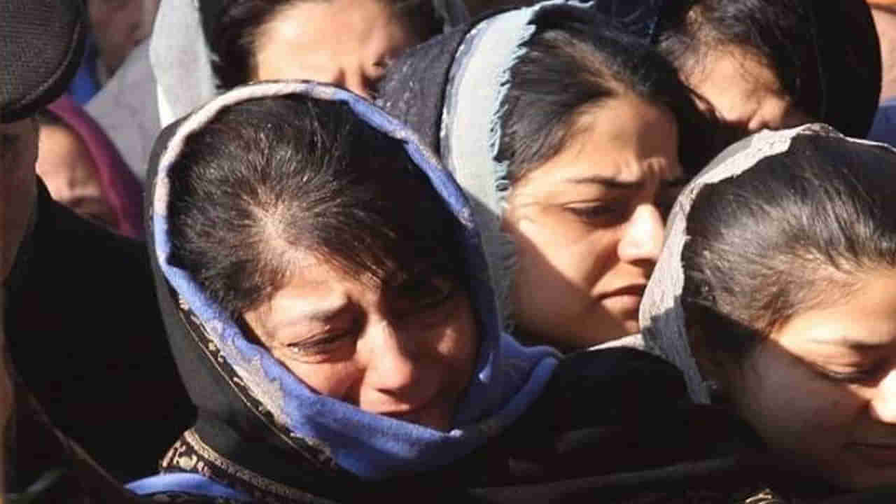 Mehbooba Mufti: మహిళలు, పిల్లలు చనిపోతున్నారు -  మెహబుబా ముఫ్తీ కంటతడి