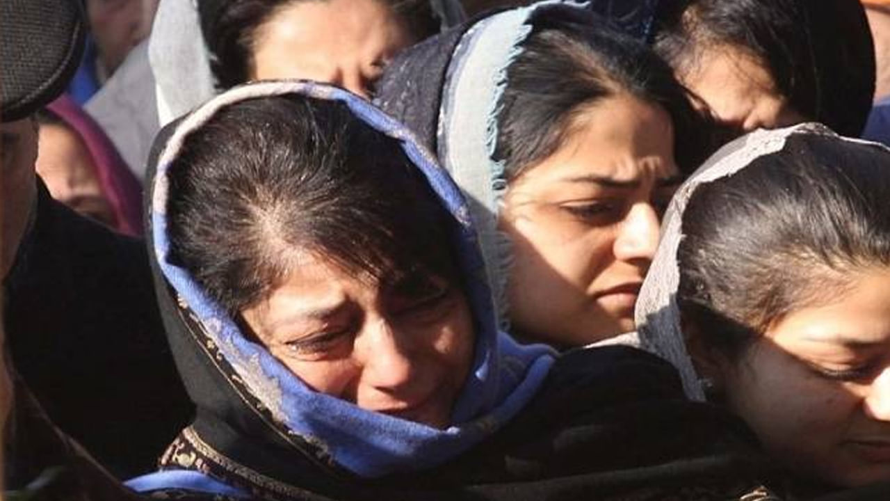 Mehbooba Mufti: మహిళలు, పిల్లలు చనిపోతున్నారు -  మెహబుబా ముఫ్తీ కంటతడి