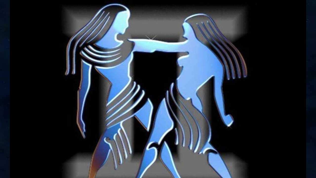 మిథున రాశి : ఈ రాశి వారికి రాహువు సంచారంతో లక్ష్మీ దేవి శని దేవుని ప్రత్యేక ఆశిస్సుల వలన కలిసి వస్తుంది. ఆస్తులు పెరుగుతాయి. ఉద్యోగం చేసేవారు మీ పై ఉన్నవారి నుంచి ప్రశంసలు అందుకుంటారు. విద్యార్థులు మంచి ర్యాంకులు పొందుతారు. ఇంటా బయట సంతోషకర వాతావరణం నెలకుంటుంది.