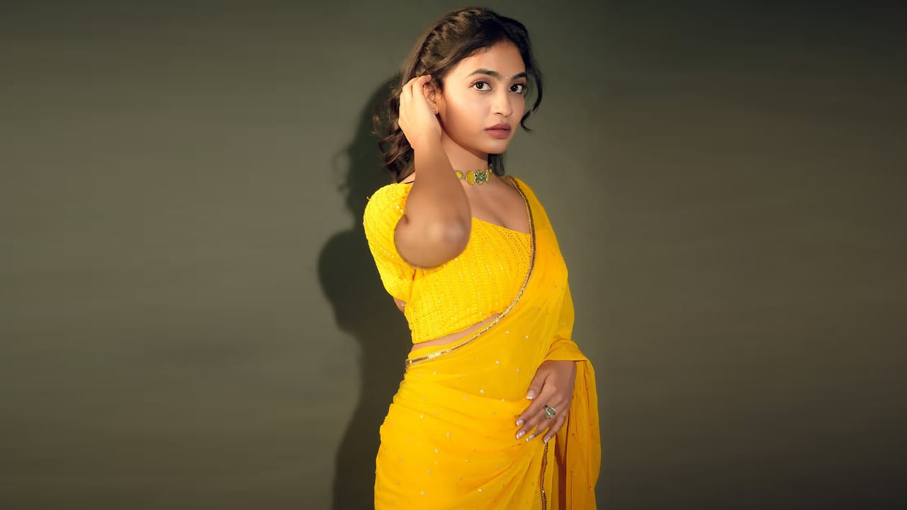 హైదరాబాద్లోని ఓ పాఠశాలలో స్కూలింగ్ విద్య పూర్తిచేసింది. మెహదీపట్నంలో ఉన్నసెయింట్ ఆన్స్ కళాశాల నుంచి బ్యాచలర్ అఫ్ బిజినెస్ అడ్మినిస్ట్రేషన్ నుంచి డిగ్రీ పట్టా పొందింది ఈ వయ్యారి భామ.