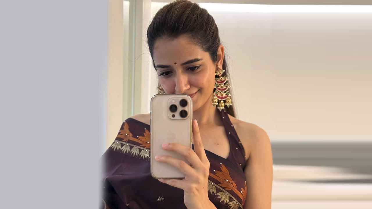 అక్కడ ఆమె క్లీన్ అండ్ క్లియర్ ఫ్రెష్ ఫేస్ బెంగుళూరు పోటీ కోసం ఆడిషన్ చేసింది, మిస్ ఫ్రెష్ ఫేస్ 2014 రన్నరప్గా నిలిచింది. ఫ్రీస్టైల్, బెల్లీ మరియు వెస్ట్రన్తో సహా వివిధ డ్యాన్స్ స్టైల్స్ కూడా శిక్షణ పొందింది ఈ ముద్దుగుమ్మ.