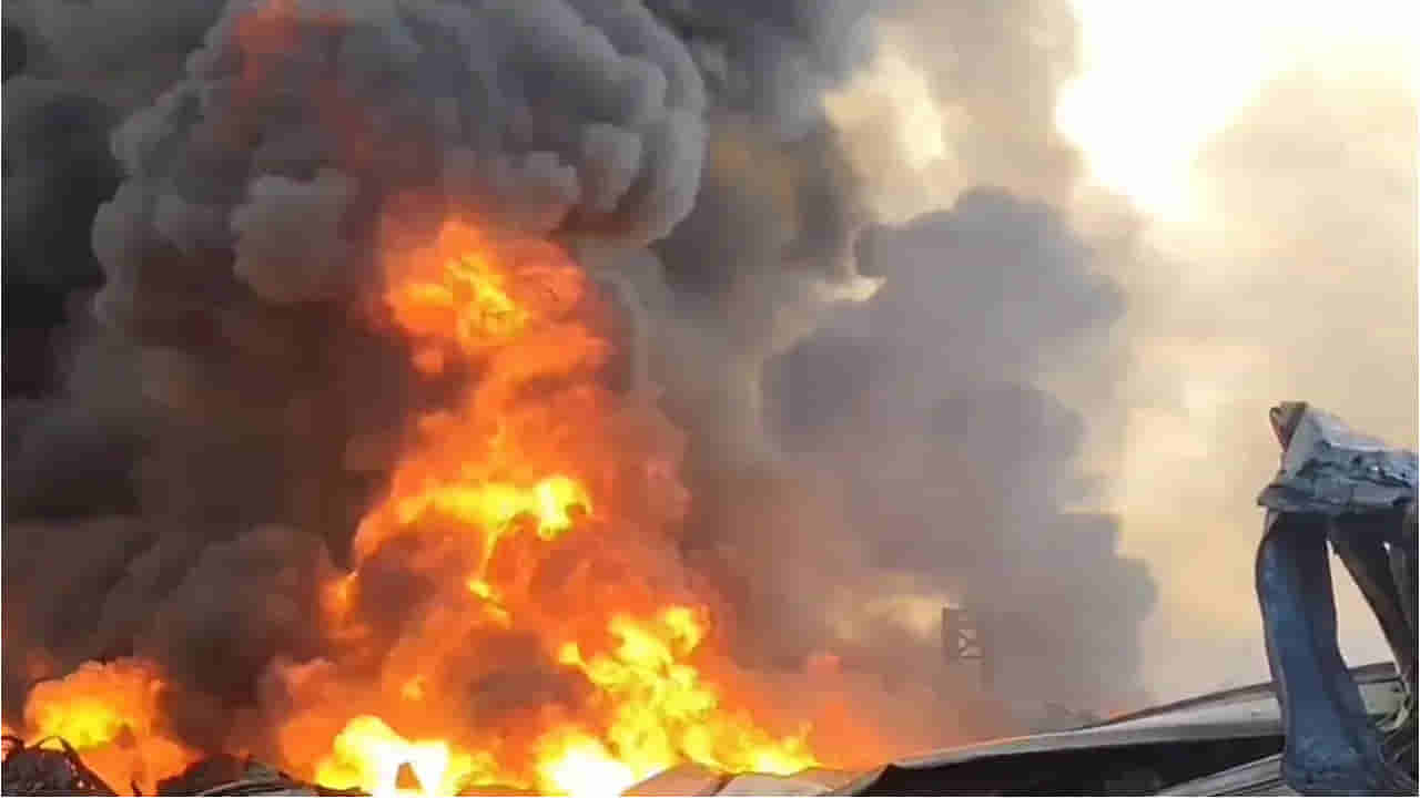 Sivakasi Fire Accident: బాణాసంచా పరిశ్రమలో భారీ పేలుడు.. ఐదుగురు సజీవ దహనం..