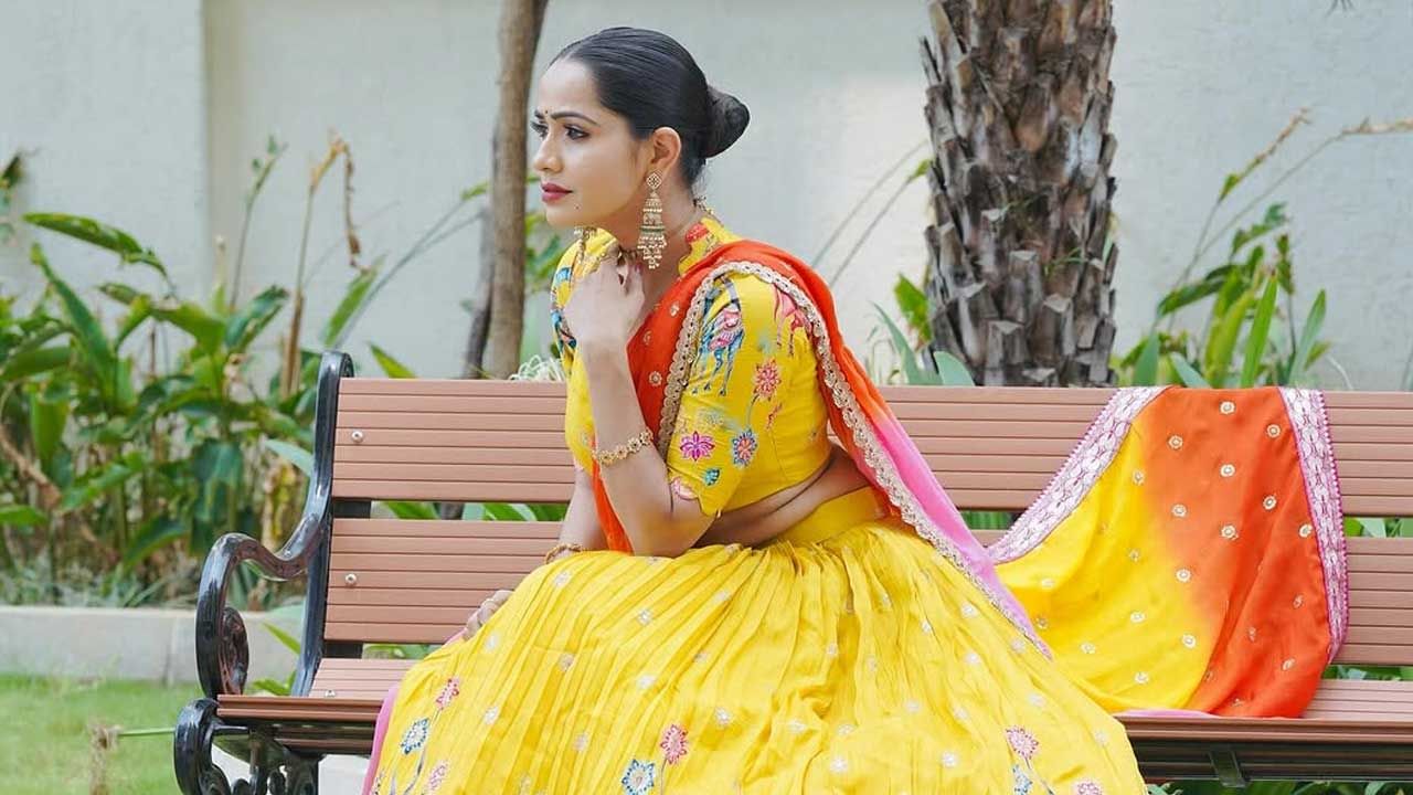ముఖ్యంగా బిగ్ బాస్కు వెళ్లిన తర్వాత శోభ శెట్టి మరింత పాపులారిటీ సంపాదించిందనే చెప్పాలి. సీరియల్లోనే కాకుండా, హౌస్లో కూడా తన విలనిజం చూపిస్తూ తన మార్క్ చూపెట్టింది.