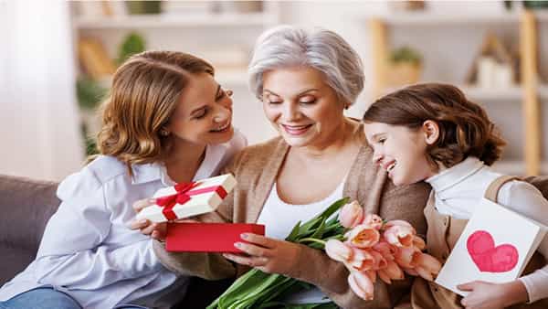 Mothers Day 2025: తల్లికి ప్రేమను చాటే అద్భుత బహుమతులు.. మదర్స్ డేకుబెస్ట్ గిఫ్ట్ ఐడియాలు ఇవే..!