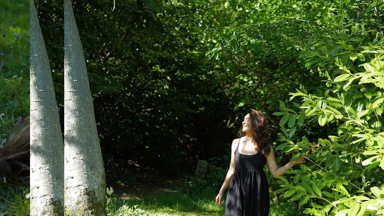 కానీ ముద్దుగుమ్మ చేసిన సినిమాల్లో హాయిన్ నాన్న, సీతారామం మాత్రమే నెటిజన్స్ ను ఆకట్టుకున్నాయి. సూపర్ హిట్ అందుకున్నాయి. ఈ అమ్మడు విజయ్ దేవరకొండ సరసన ఫ్యామిలీ స్టార్ మూవీ చేసింది. కానీ ఈ మూవీ డిజాస్టర్ అయ్యింది.