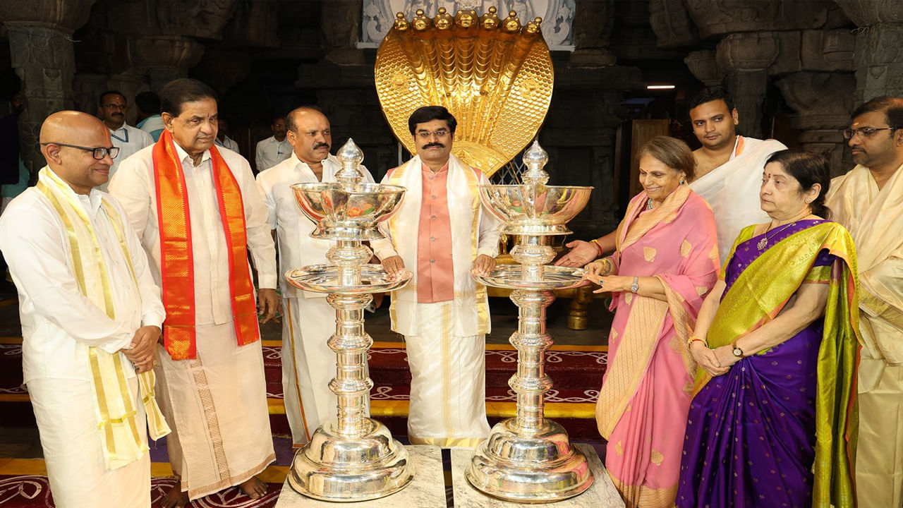 Tirumala: వెంకన్న సేవలో మైసూర్ సంస్థానం రాజమాత.. 300 ఏళ్ల తర్వాత స్వామివారికి భూరి విరాళం అందజేత