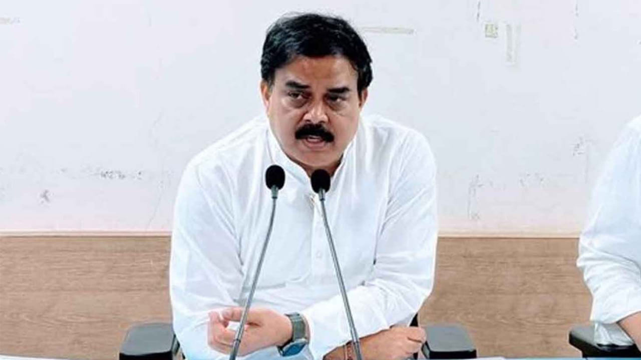 Andhra News: ఏపీ ప్రభుత్వం కీలక నిర్ణయం.. వారికి మినహా అందరికీ ఇకపై రేషన్ షాప్‌ల ద్వారానే బియ్యం, సరుకుల పంపిణీ!