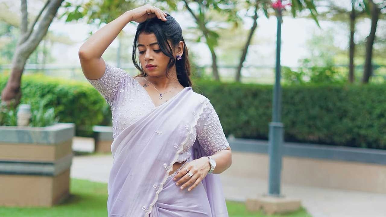 తర్వాత బిగ్ బాస్ లో అవకాశం రావడంతో తెలుగు బిగ్గెస్ట్ రియాల్టీ షో బిగ్ బాస్ హౌస్లోకి వెళ్లింది. వెళ్లిన మొదటి వారంలో తన ఆట తీరుతో ప్రతి ఒక్కరినీ తన వైపుకు లాక్కుంది. దీంతో ఈ అమ్మడే విన్నర్ అవుతారని అందరూ ఊహించారు. కానీ తర్వాత ఆట కాస్త దగ్గించింది ఈ బ్యూటీ.