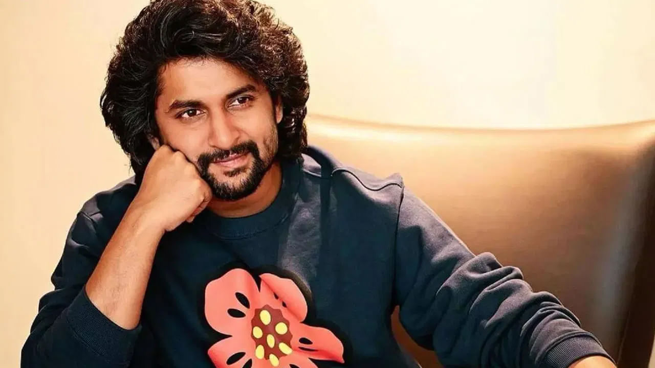టాలీవుడ్ లో తన నటనతో మంచి గుర్తింపు తెచ్చుకున్న వారిలో నాని ఒకరు. ఈయన వరసగా సినిమాలు చేస్తూ మంచి ఫామ్‌లో ఉన్నారు. ఓ వైపు సినిమాలు చేస్తూనే, మరో వైపు ప్రొడ్యూసర్‌గా మూవీస్ తెరకెక్కిస్తు వరసగా సక్సెస్ లు అందుకుంటున్నాడు. అయితే ఈ హీరో సినిమాలో అవకాశం కోసం చాలా మంది హీరోయిన్స్ చూస్తారు. కానీ ఓ స్టార్ హీరోయిన్ మాత్రం మూడు సార్లు నాని సినిమాను రిజక్ట్ చేసిందంట. ఇంతకీ ఆ బ్యూటీ ఎవరంటే?