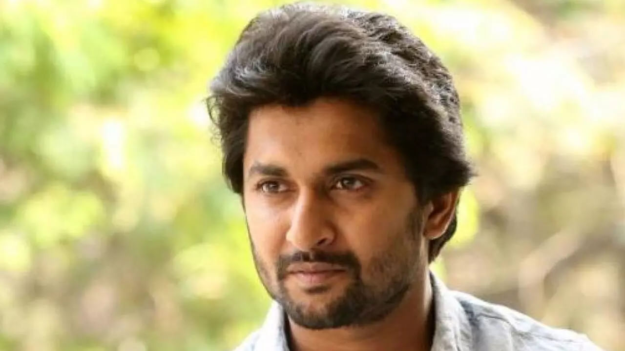 అయితే ఈ సినిమా తర్వాత నాని సినిమాలో ఛాన్స్ వచ్చిందంట రష్మికకు కానీ ఏవో కారణాలు చెప్పి నాని సినిమాను రష్మిక రిజక్ట్ చేసిందంట. మొదటి సారే కదా అని తర్వాత రెండు సార్లు రష్మికను సంప్రదించగా ఆమె నో చెప్పినట్లు పలు వార్తలు సోషల్ మీడియాలో తెగ వైరల్ అవుతున్నాయి.