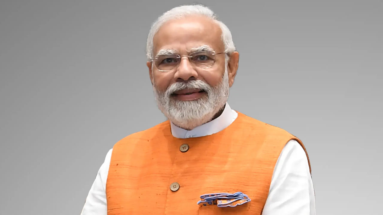 
ఇక తొమ్మిదో స్థానంలో భారత ప్రధాని నరేంద్ర మోదీ ఉన్నారు. ఆయన నాయకత్వంలో భారతదేశం ఆర్థికంగా, రాజకీయంగా అభివృద్ధి చెందింది. జాతీయ భద్రత, ప్రపంచ దౌత్యంపై ఈయన బలమైన నిర్ణయాలు ప్రపంచ వ్యాప్తంగా ప్రభావాన్ని చూపాయి. ఇటీవల జరిగిన పహల్గామ్ దాడి తర్వాత ఆపరేషన్ సిందూర్ పేరుతో భారత వైమానిక దళం పాకిస్తాన్‌లోని ఉగ్రవాద శిబిరంపై దాడి చేయడంతో భారతదేశం ఉగ్రవాదాన్ని సహించదని ఆయన ప్రపంచానికి తెలియజెప్పారు. 