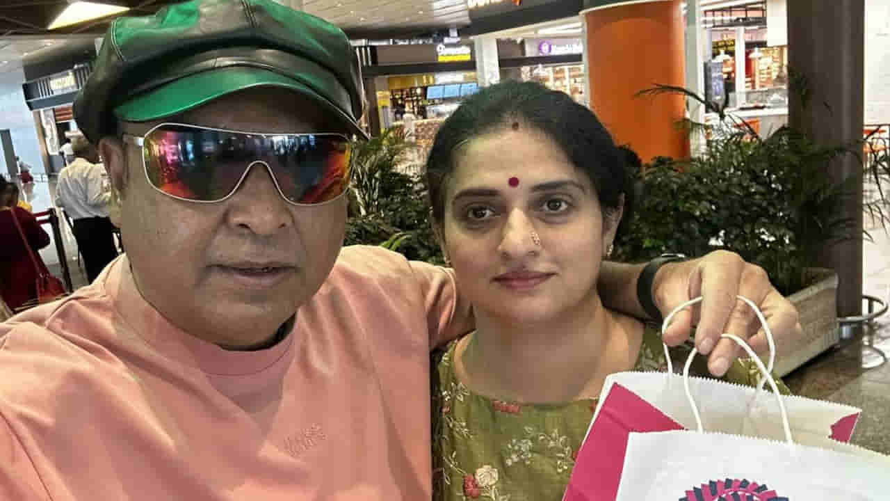 Naresh- Pavitra Lokesh: ఎయిర్ పోర్టులో జంటగా నరేష్- పవిత్రా లోకేష్.. ఓ అజ్ఞాత మహిళ దగ్గరకు వచ్చి ఏం చేసిందంటే?