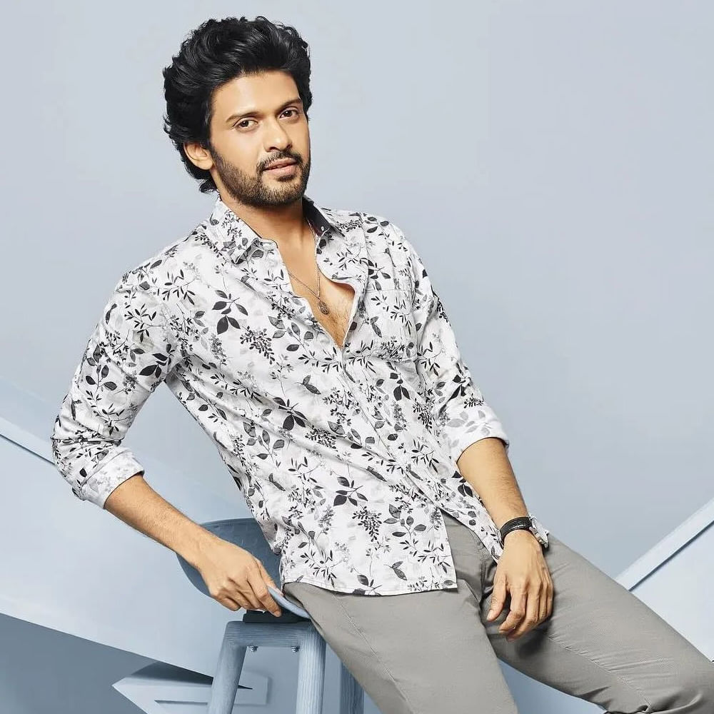 Naveen Polishetty (2)
