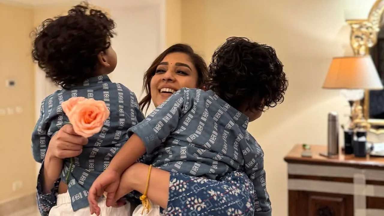 తాజాగా ఈ ముద్దుగుమ్మకు విఘ్నేష్ శివన్ మదర్స్ డే శుభాకాంక్షలు తెలుపుతూ ఆమెను ప్రశంసలతో ముంచెత్తాడు. అంతే కాకుండా తన కొడుకులతో మదర్స్ డే సెలబ్రేట్ చేసుకున్న ఫొటోలను షేర్ చేశాడు.