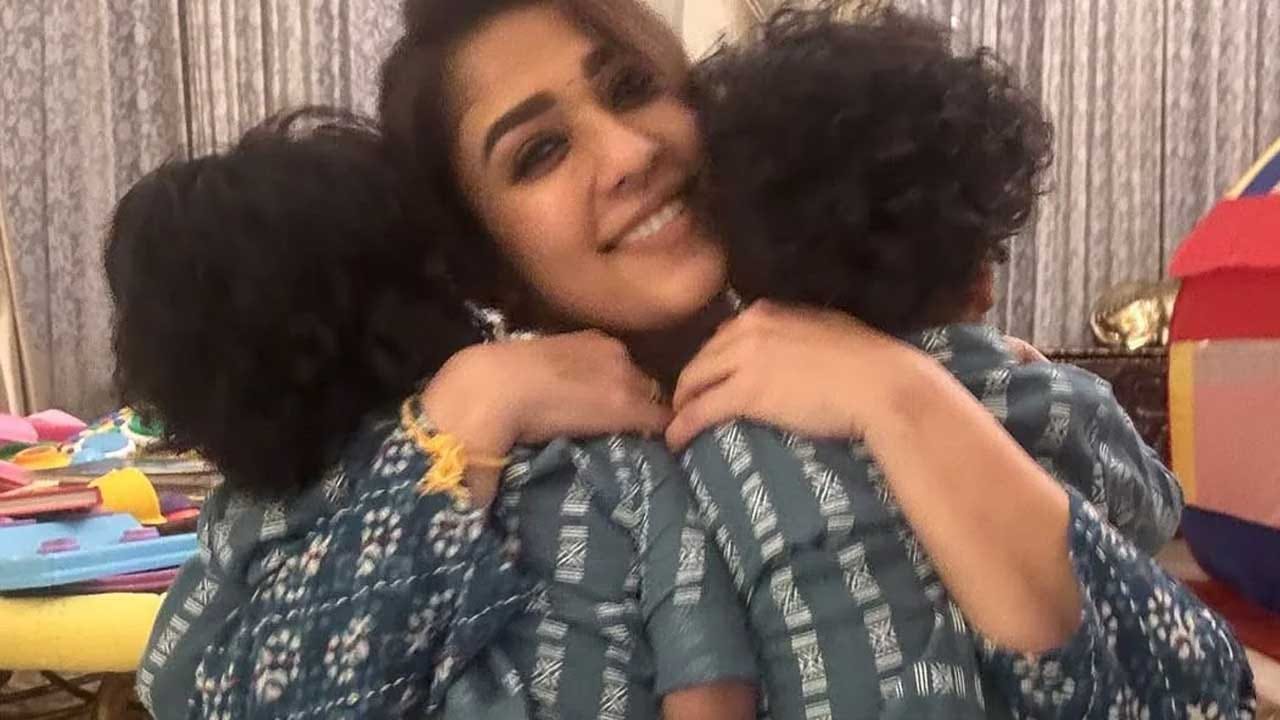 ముఖ్యంగా లేడీ ఓరియెంటెడ్ సినిమాలకు పెట్టింది పేరు. ఏ పాత్రలోనైనా ఇట్టే ఓదిగిపోయి నటిస్తుంది. అందుకే ఈ బ్యూటీ అంటే చాలా మందికి ఇష్టం ఉంటుంది. ప్రస్తుతం బాలీవుడ్, కోలీవుడ్లో సినిమాలు చేస్తూ ఫుల్ బిజీ అయిపోయింది ఈ బ్యూటీ.