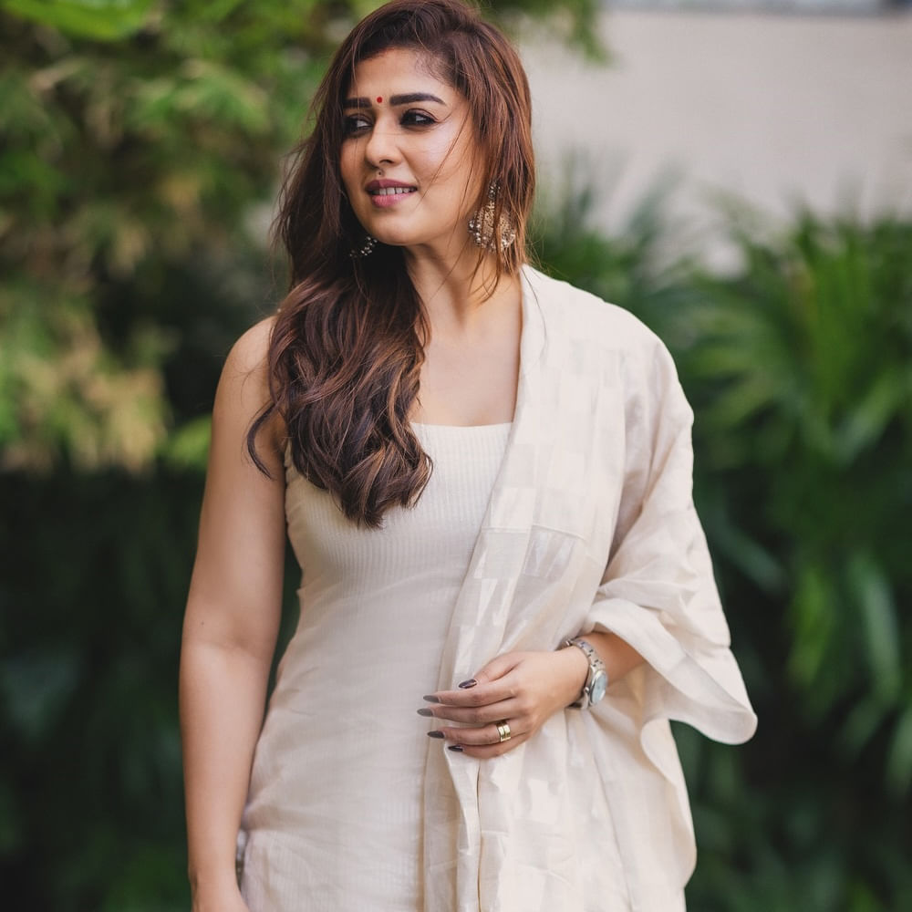 అయితే ఈ సినిమా కోసం 18 కోట్ల వరకు నయన్ రెమ్యునరేషన్ అడిగినట్లు తెలుస్తుంది. గతంలో చిరుతో కలిసి సైరా, గాడ్ ఫాదర్‌లలో నటించారు నయన్. ముచ్చటగా మూడోసారి చిరుతో నటించడానికి చుక్కలు చూపించే పారితోషికం డిమాండ్ చేస్తున్నారీమే. మరి ఈ కాంబో కలుస్తుందా లేదా చూడాలిక.