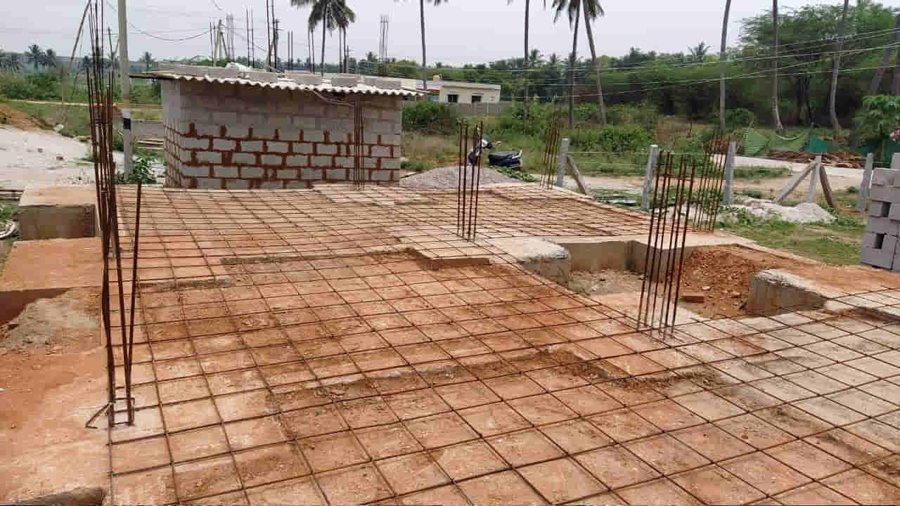 Viral: ఇంటి నిర్మాణం కోసం తవ్వుతున్న కూలీలు.. మెరుస్తూ కనిపించాయ్.. ఏంటా అని చూడగా