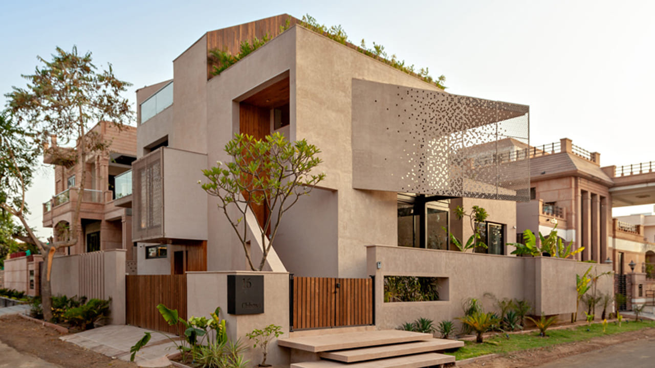 బిల్డర్ వాగ్దానం చేసిన సౌకర్యాలను బిల్డర్-కొనుగోలుదారు ఒప్పందంలో పేర్కొనాలి. తద్వారా మీరు బిల్డర్‌ను వారి కట్టుబాట్లను నెరవేర్చడంలో విఫలమైనందుకు బాధ్యత వహించేలా చేయవచ్చు. లేదంటే నిర్మాణం పూర్తైన తర్వాతసమస్యలు ఎదుర్కోవాల్సి వస్తుంది.