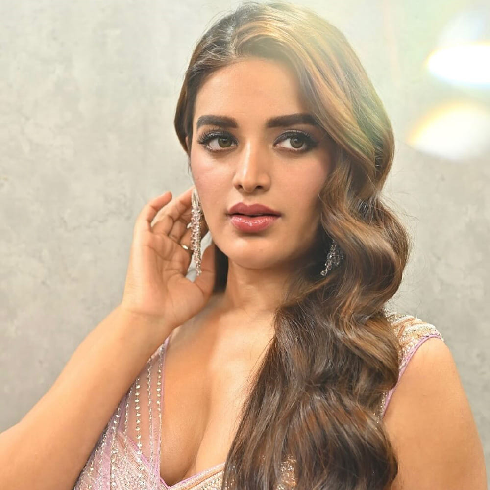 ఆల్రెడీ ప్రమోషన్ స్టార్ట్ చేసిన మేకర్స్ ఆడియన్స్తో పాటు ఇండస్ట్రీలోనూ కొత్త జోష్ నింపారు. హరి హర వీరమల్లు రిలీజ్ డేట్ ఎనౌన్స్మెంట్తో హీరోయిన్ నిథి అగర్వాల్ కూడా ఊపిరి పీల్చుకున్నారు.