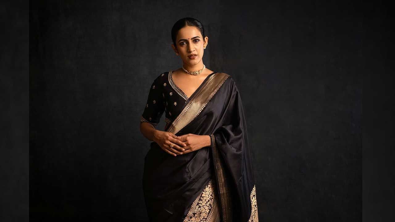 నిర్మాతగా తనకంటూ మంచి ఇమేజ్ క్రియేట్ చేసుకుంది. ఇక ఎప్పుడూ సోషల్ మీడియాలో ఫుల్ యాక్టివ్గా ఉండే ఈ ముద్దుగుమ్మ ఎప్పటికప్పుడు తన బ్యూటిపుల్ ఫొటోస్ షేర్ చేస్తూ మంచి గుర్తింపు తెచ్చుకుంటుంది.