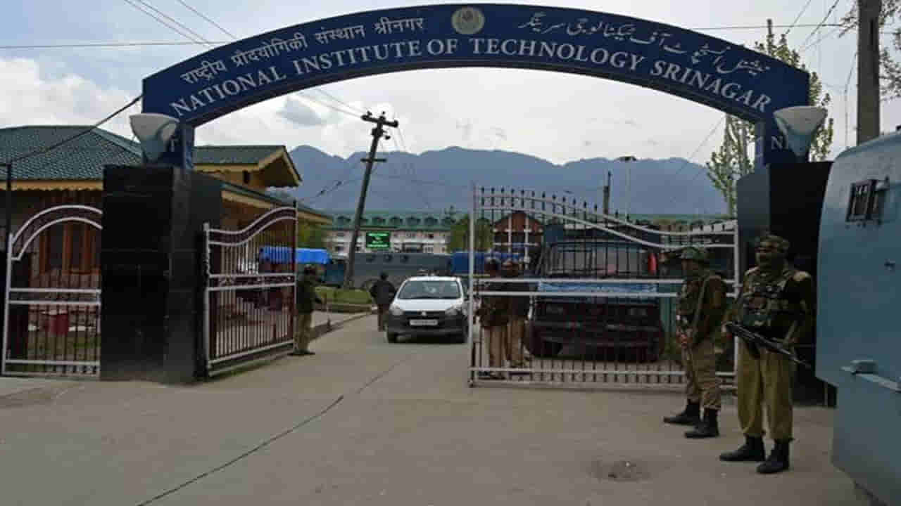 Srinagar: సరిహద్దుల్లో ఉద్రిక్తత.. శ్రీనగర్‌ ఎన్‌ఐటీలో విద్యార్థుల ఆందోళన